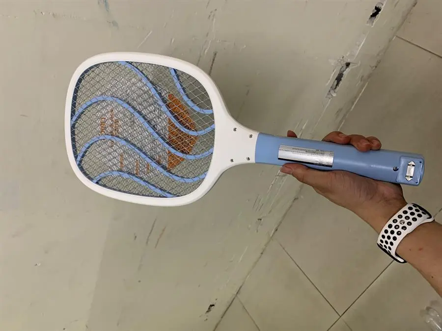 Khách hàng review Vợt muỗi Comet CP046 2