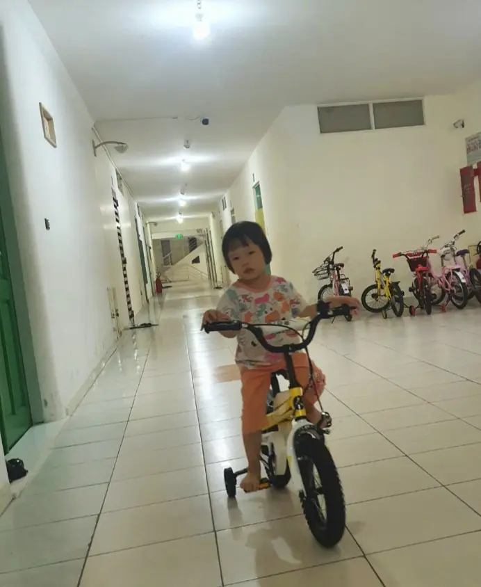 Khách hàng review Xe Đạp Trẻ Em AVACycle Knight JY903-12 12 inch 1