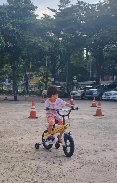 Khách hàng review Xe Đạp Trẻ Em AVACycle Knight JY903-12 12 inch 3