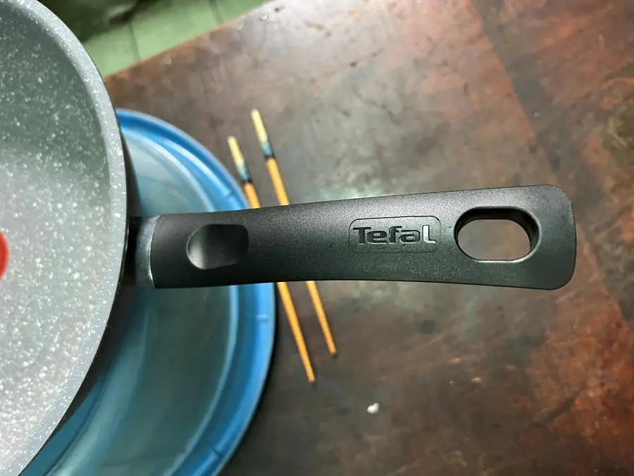 Khách hàng review Chảo nhôm sâu chống dính vân đá đáy từ 28 cm Tefal Cook Healthy G1348695 1