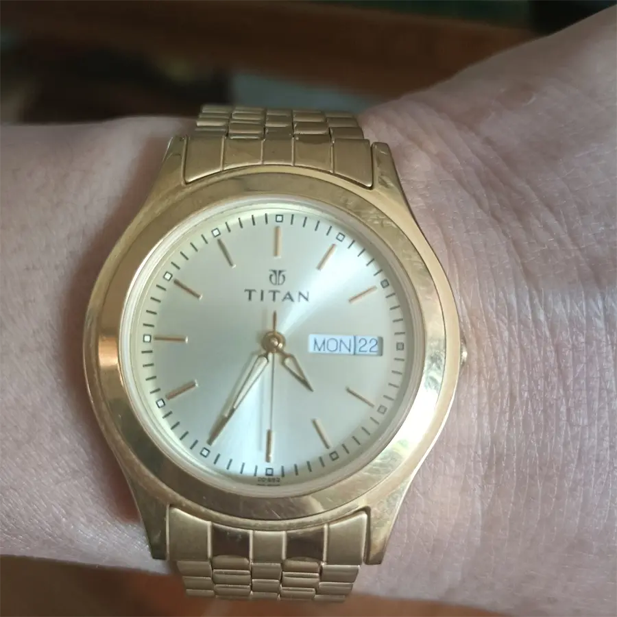 Khách hàng review Đồng hồ TITAN 35 mm Nam 1648YM05 4