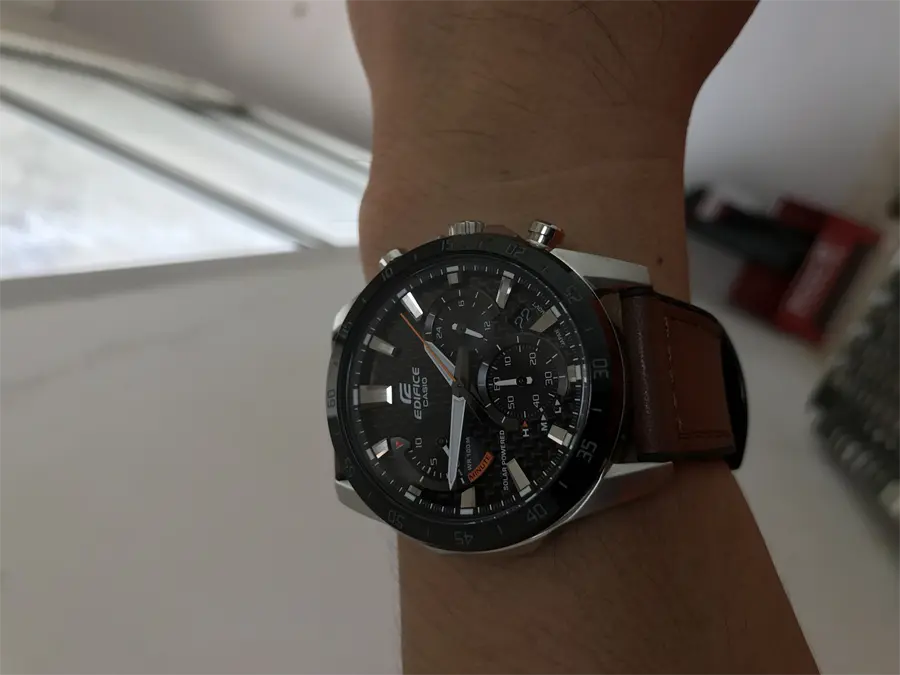 Khách hàng review Đồng hồ EDIFICE CASIO 49.5 mm Nam EQS-930DB-1AVUDF 4