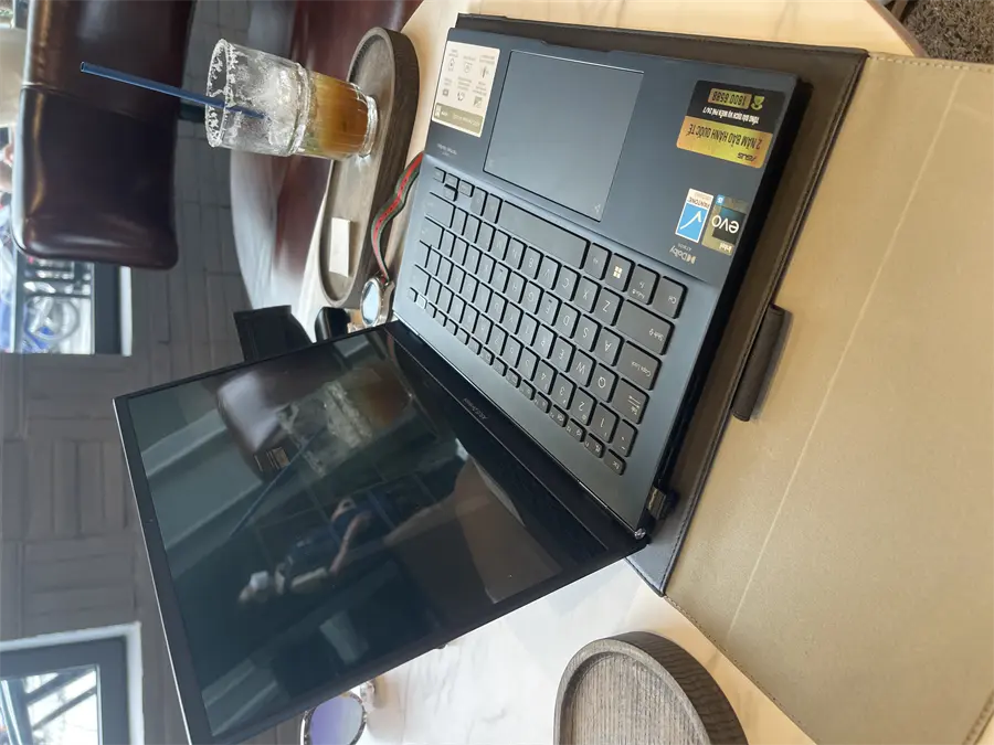 Khách hàng review Laptop Asus Zenbook 14 OLED UX3402ZA i5 1240P/8GB/512GB/90Hz/Cáp/Túi/Win11 (KM220W) 2
