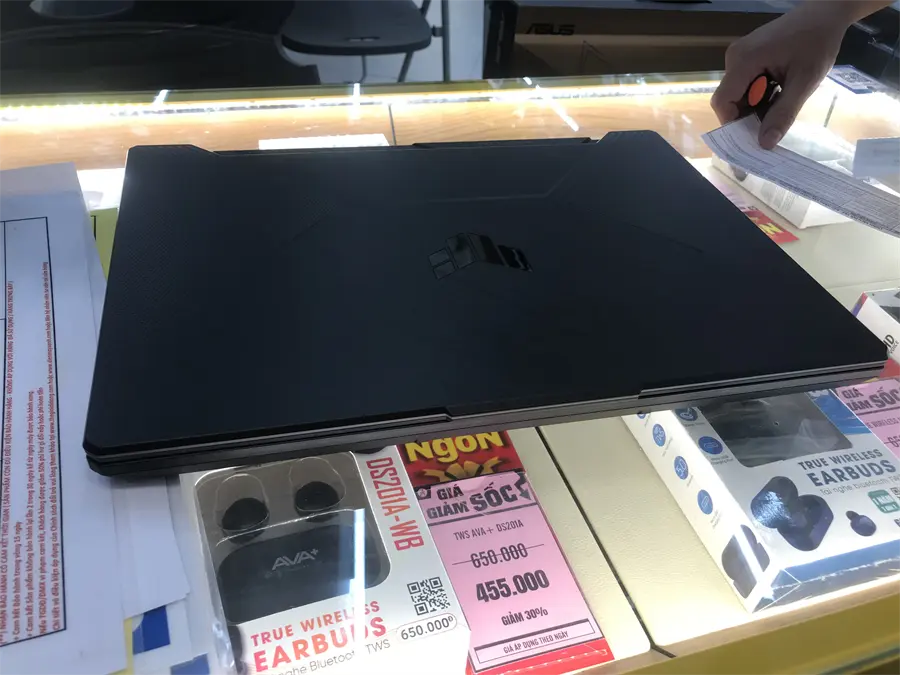 Khách hàng review Laptop Asus TUF Gaming F15 FX506HC i5 11400H/8GB/512GB/4GB RTX3050/144Hz/Win11 (HN144W) 1