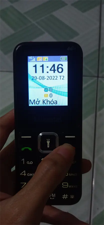 Khách hàng review Điện thoại Masstel IZI 10 13