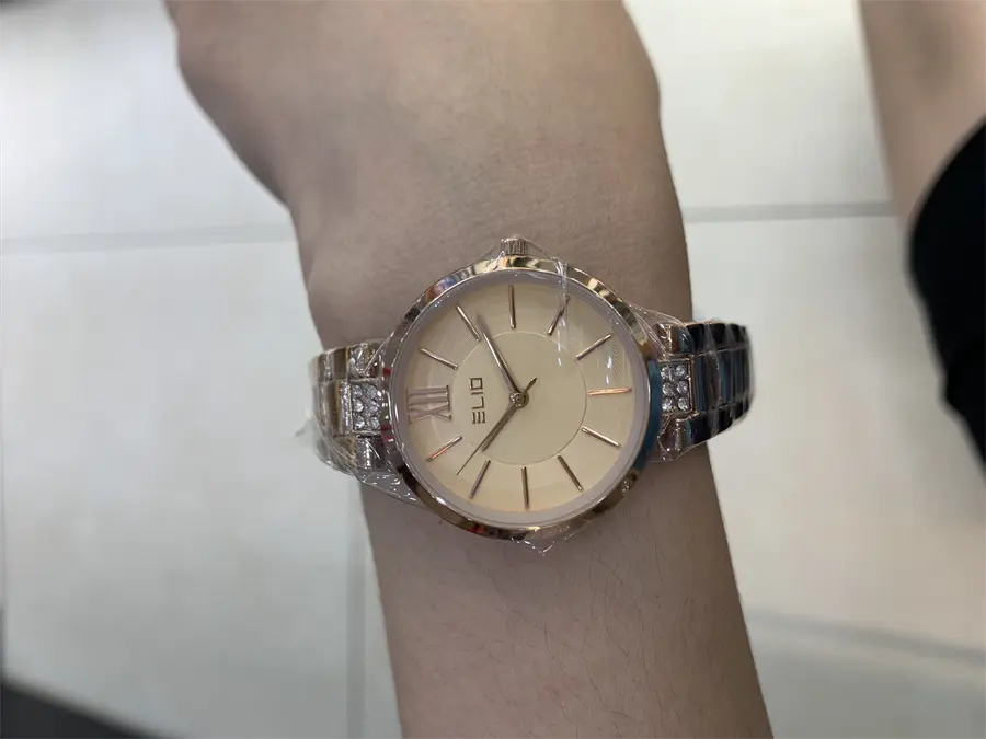 Khách hàng review Đồng hồ ELIO 28 mm Nữ ES097-02 1