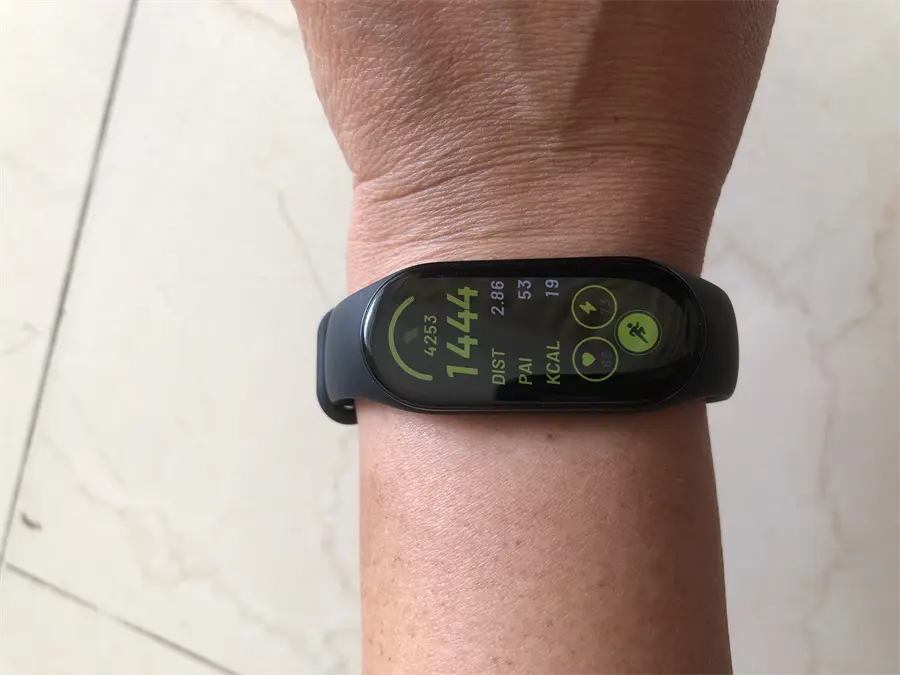 Khách hàng review Vòng đeo tay thông minh Mi Band 7 Đen 42