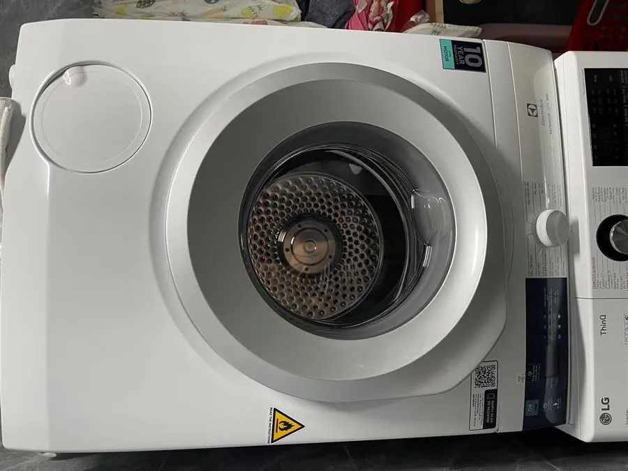Khách hàng review Máy sấy thông hơi Electrolux UltimateCare 8.5 kg EDV854J3WB 16