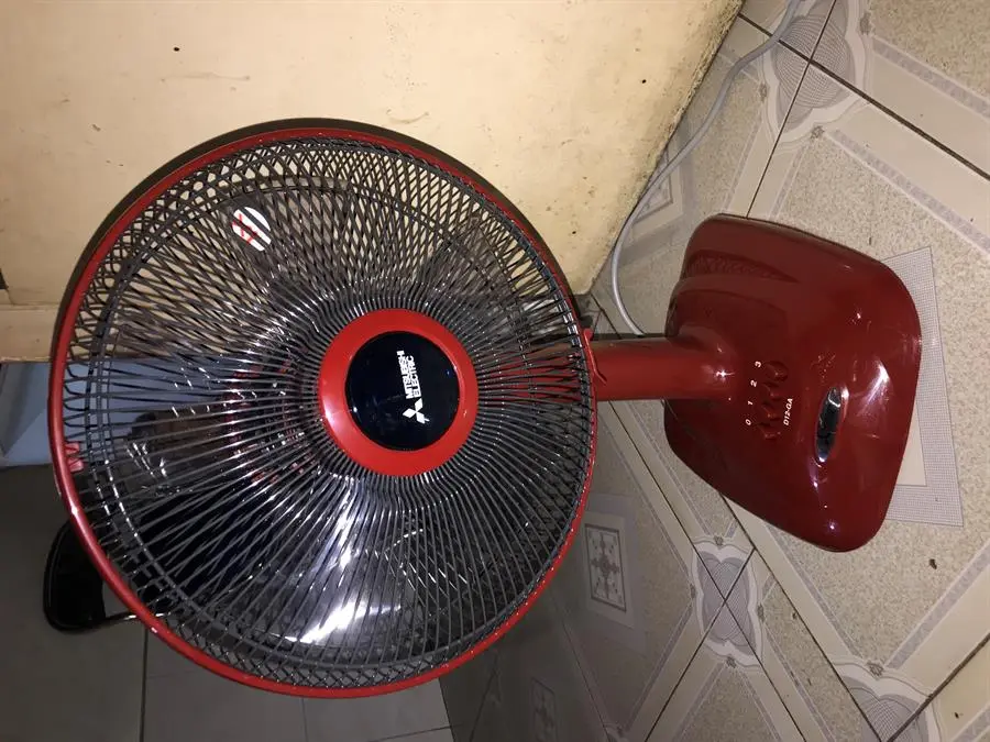 Khách hàng review Quạt bàn Mitsubishi Electric 5 cánh D12-GA CY-RD 37W 4
