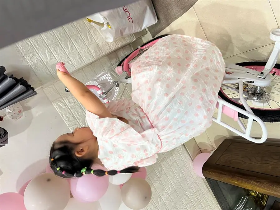 Khách hàng review Xe Đạp Trẻ Em AVACycle Princess JK906-18 18 inch 3