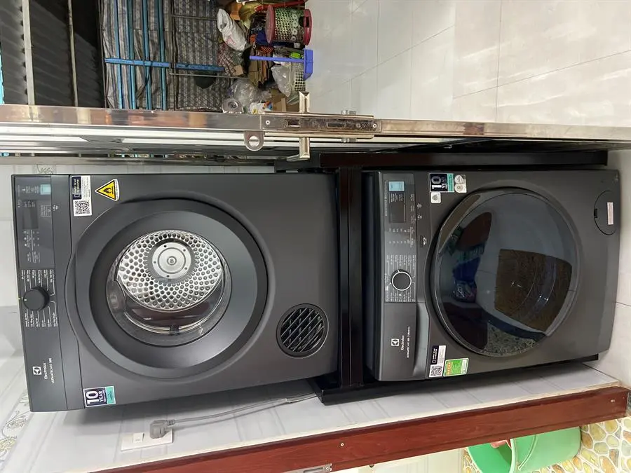 Khách hàng review Máy sấy thông hơi Electrolux UltimateCare 8.5 kg EDV854N3SB 9