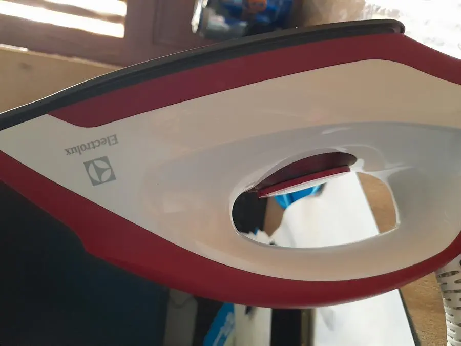 Khách hàng review Bàn ủi khô Electrolux EDI1004 1300W 1