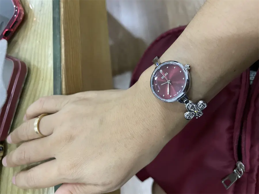 Khách hàng review Đồng hồ ELIO 26 mm Nữ ES104-02 4