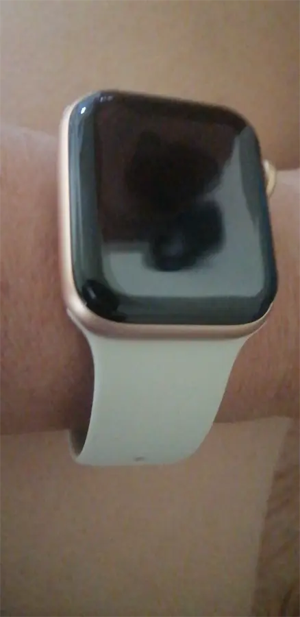 Khách hàng review Apple Watch SE GPS 40mm 13
