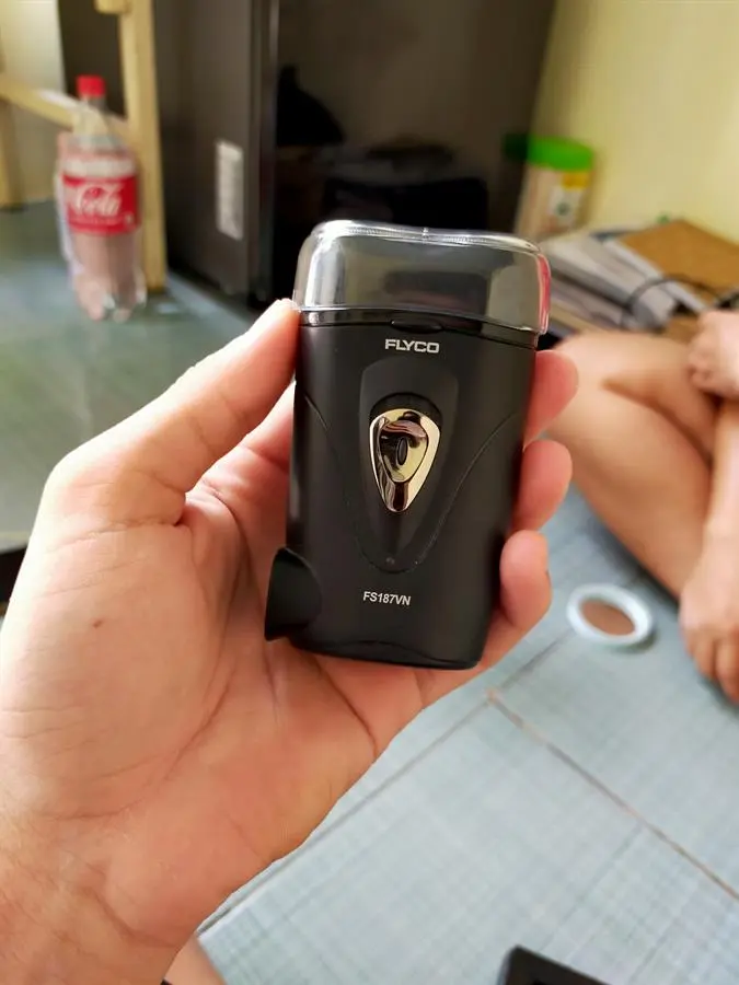 Khách hàng review Máy cạo râu khô Flyco FS187VN 3