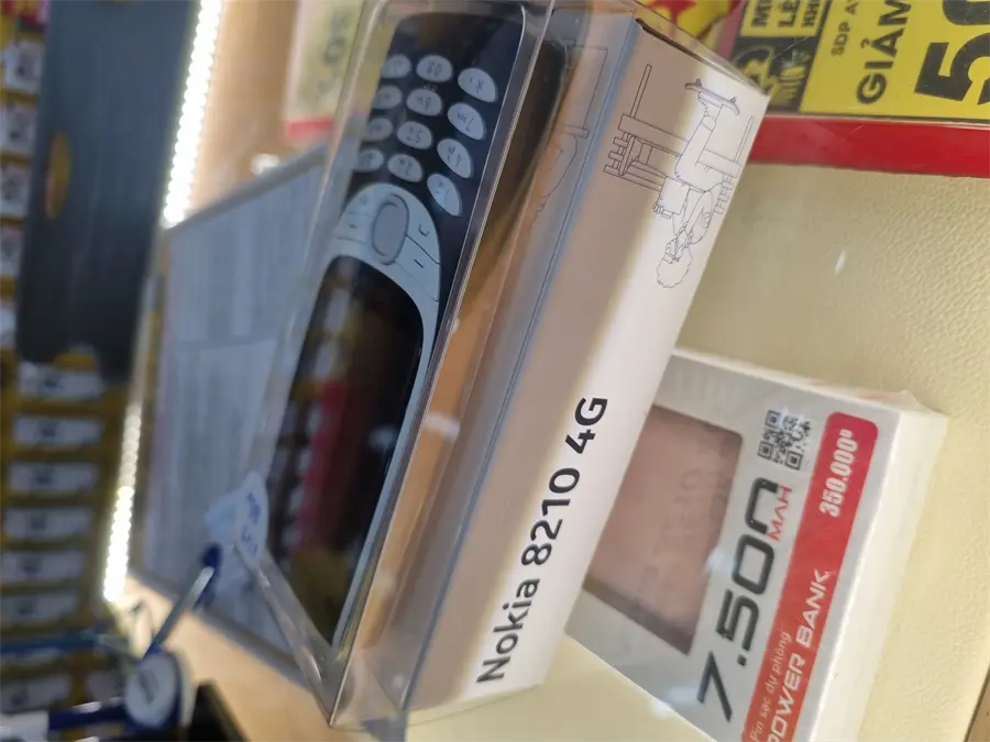 Khách hàng review Điện thoại Nokia 8210 4G 15
