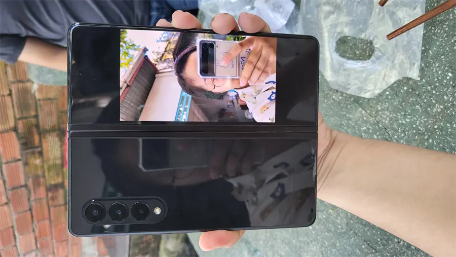 Khách hàng review Điện thoại Samsung Galaxy Z Flip3 5G 256GB 2