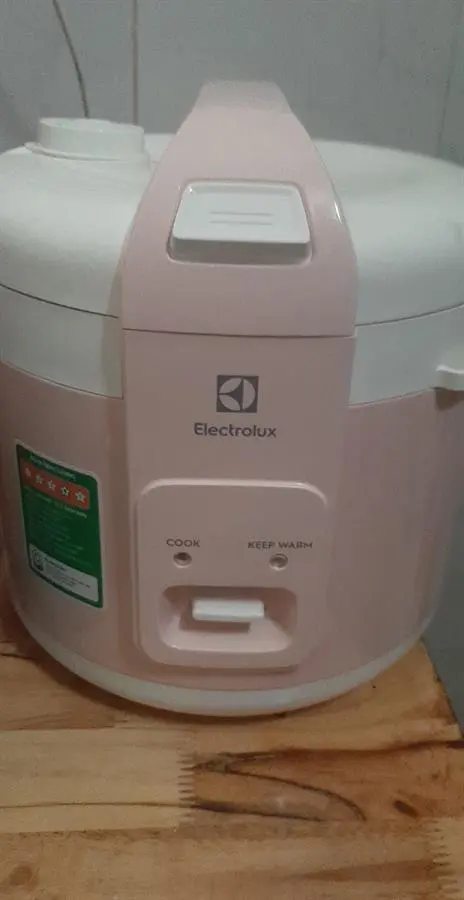 Khách hàng review Nồi cơm nắp gài Electrolux 1.8 lít E4RC1-320P 11