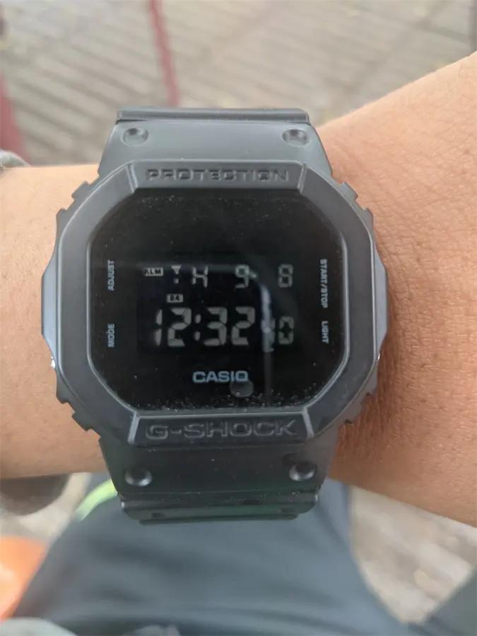 Khách hàng review Đồng hồ G-SHOCK 5600 48.9 x 42.8 mm Nam DW-5600BB-1DR 7