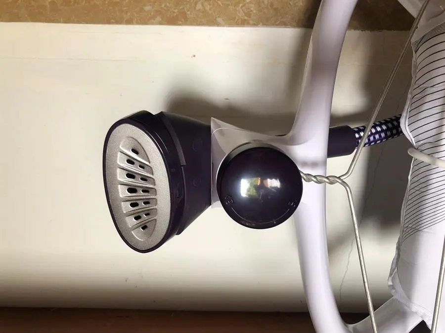 Khách hàng review Bàn ủi hơi nước đứng Philips GC558 2000W 1