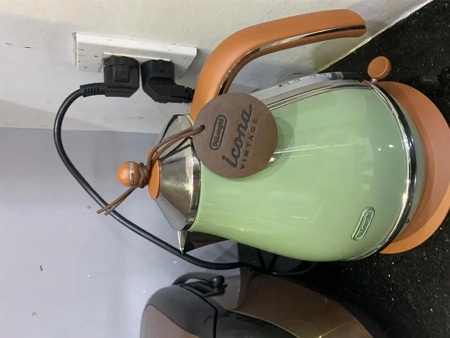 Khách hàng review Bình đun siêu tốc Delonghi 1.7 lít KBOV2001.GR 2