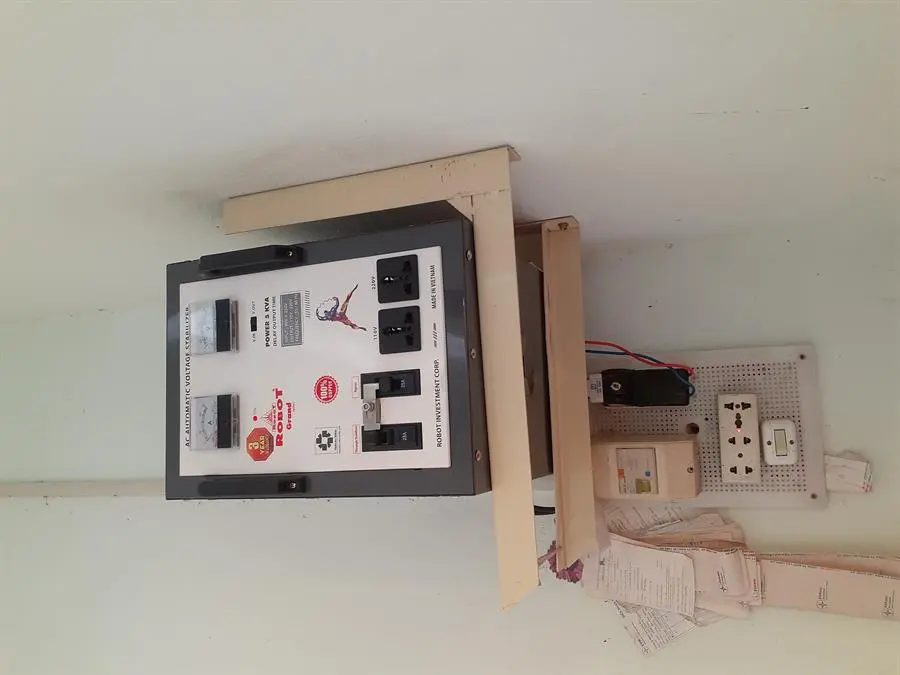 Khách hàng review Ổn áp Robot 1 pha 5KVA 90 10