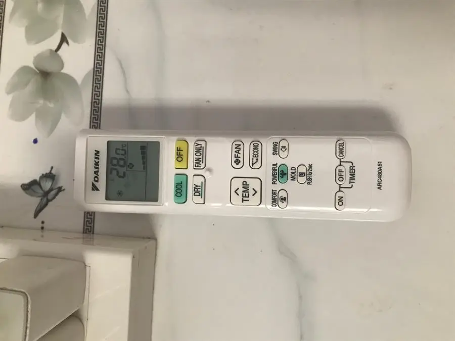 Khách hàng review Điều hòa Daikin Inverter 8500 BTU FTKB25WMVMV 34