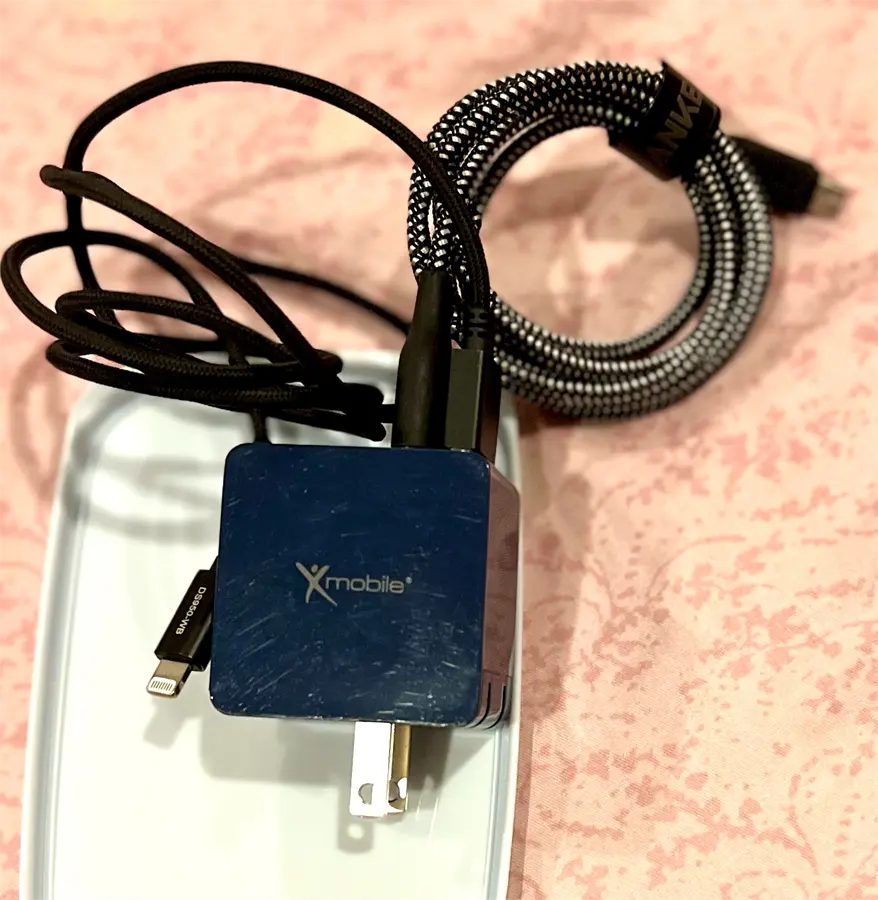 Khách hàng review Adapter sạc 2 cổng USB 17W Dual Xmobile DS730-DB 3