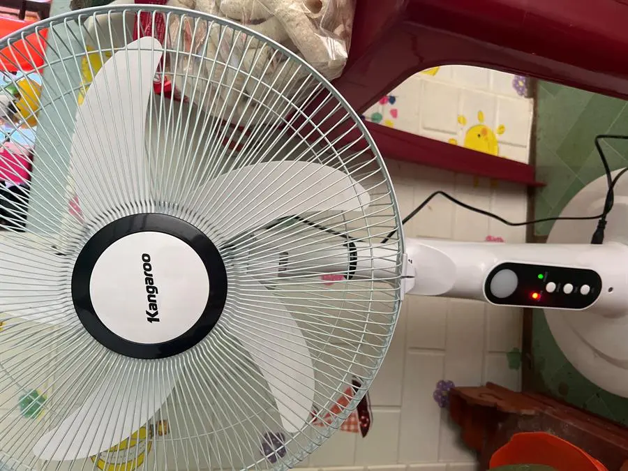 Khách hàng review Quạt sạc điện Kangaroo KG738 11