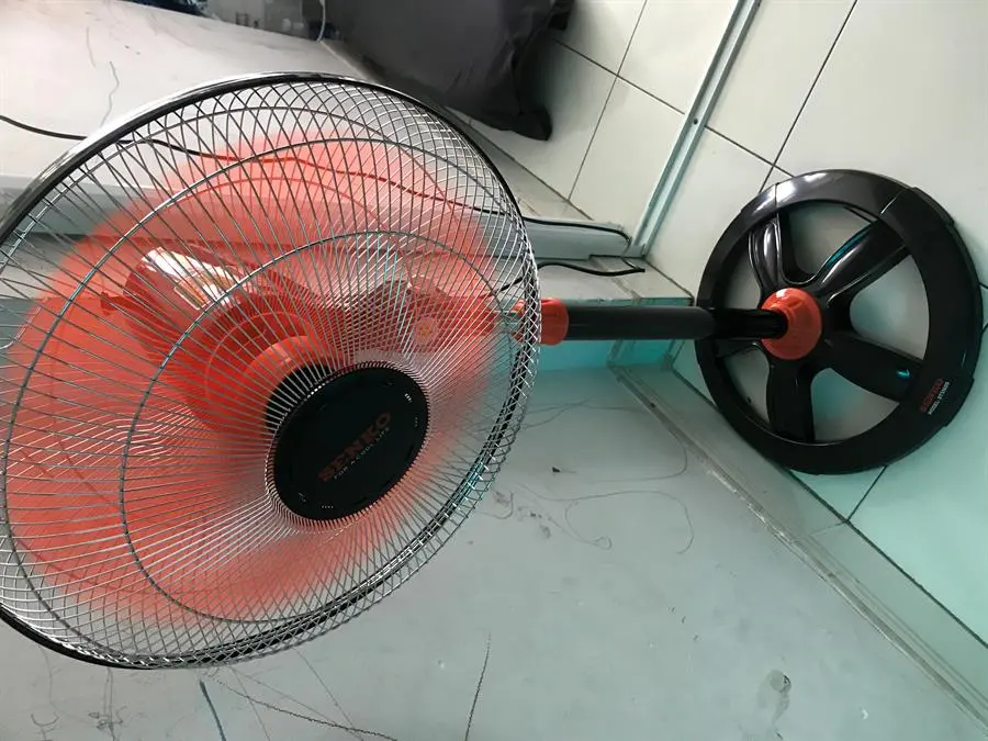 Khách hàng review Quạt đứng Senko 5 cánh DTS1609 60W 20