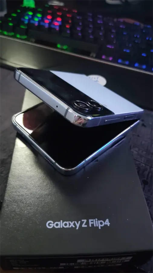 Khách hàng review Điện thoại Samsung Galaxy Z Flip4 5G 256GB 5