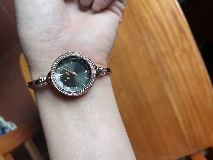Khách hàng review Đồng hồ ELIO Nàng Thơ 26 mm Nữ ES040-01 3