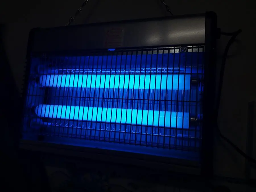 Khách hàng review Đèn bắt muỗi AVA JB20E-2X10W 5