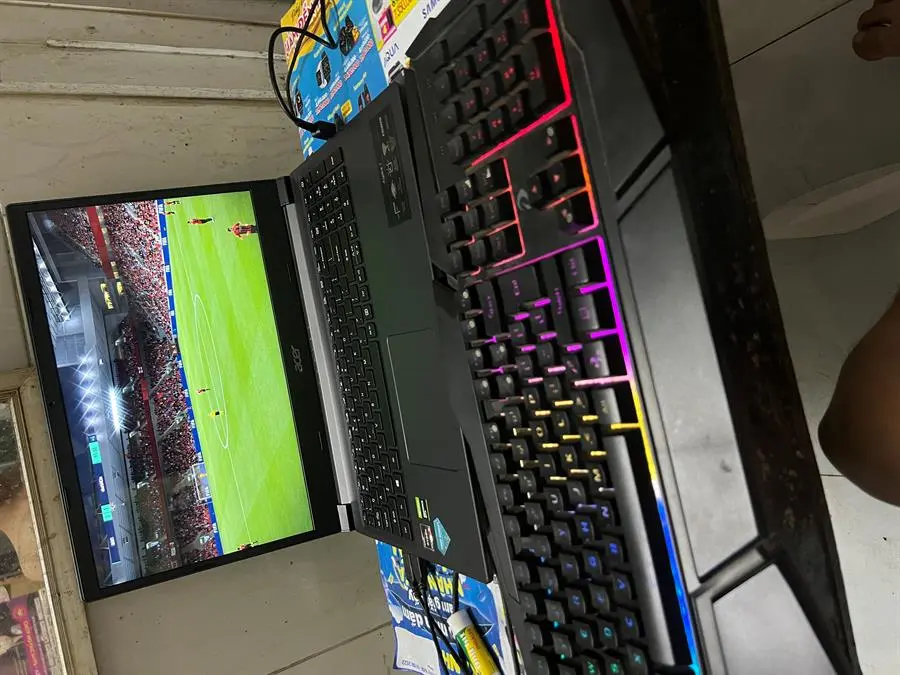 Khách hàng review Laptop Acer Aspire 7 Gaming A715 42G R4XX R5 5500U/8GB/256GB/4GB GTX1650/Win11 (NH.QAYSV.008) 10