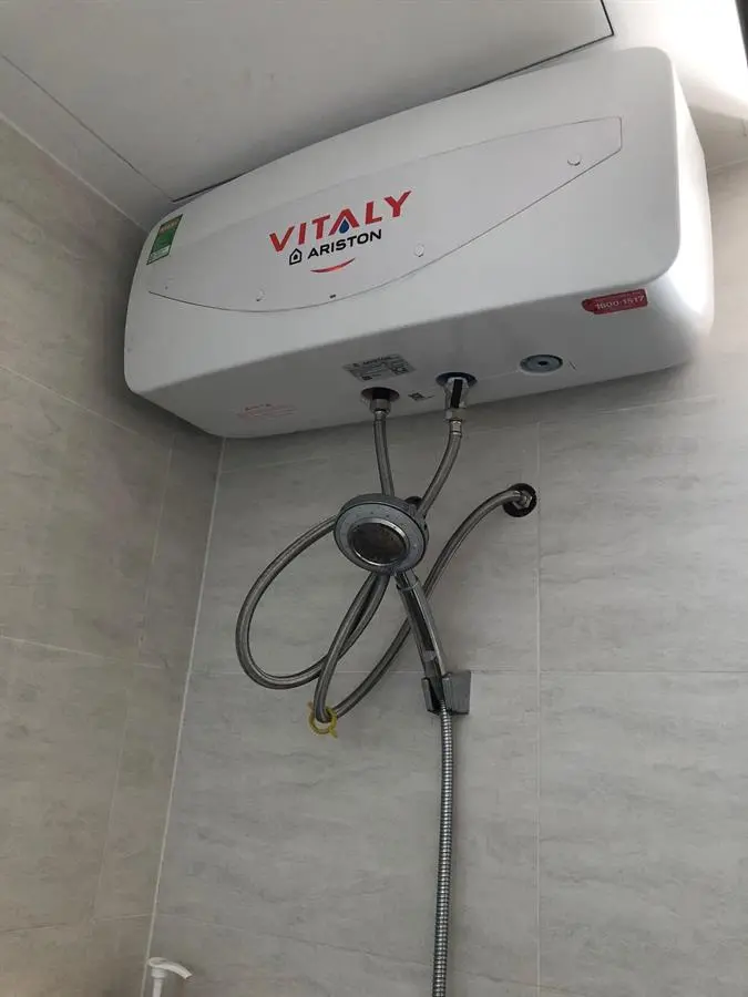 Khách hàng review Máy nước nóng gián tiếp Ariston 20 lít 2500W VITALY 20 SLIM 2.5 FE 20