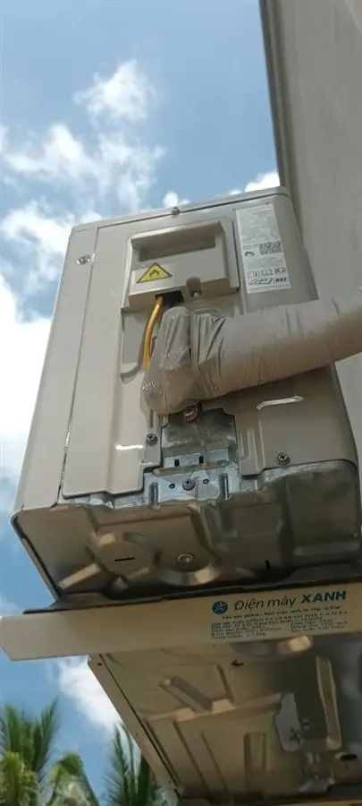 Khách hàng review Điều hòa Daikin Inverter 8500 BTU FTKB25WMVMV 30