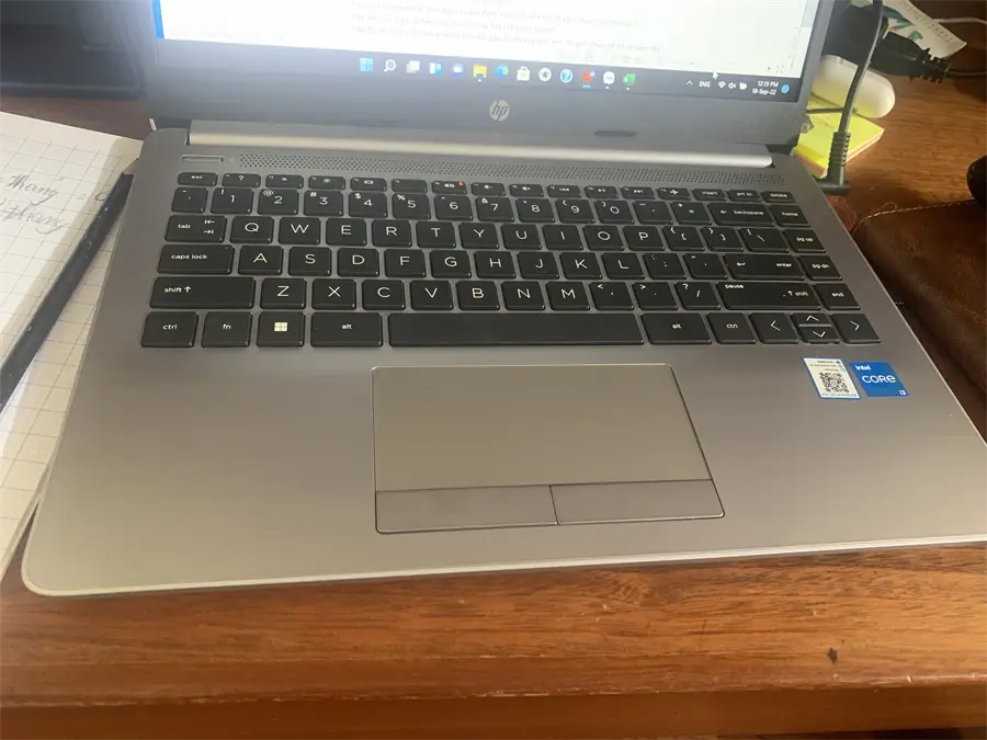Khách hàng review Laptop HP 240 G8 i3 1115G4/8GB/256GB/Win11 (6L1A1PA) 3