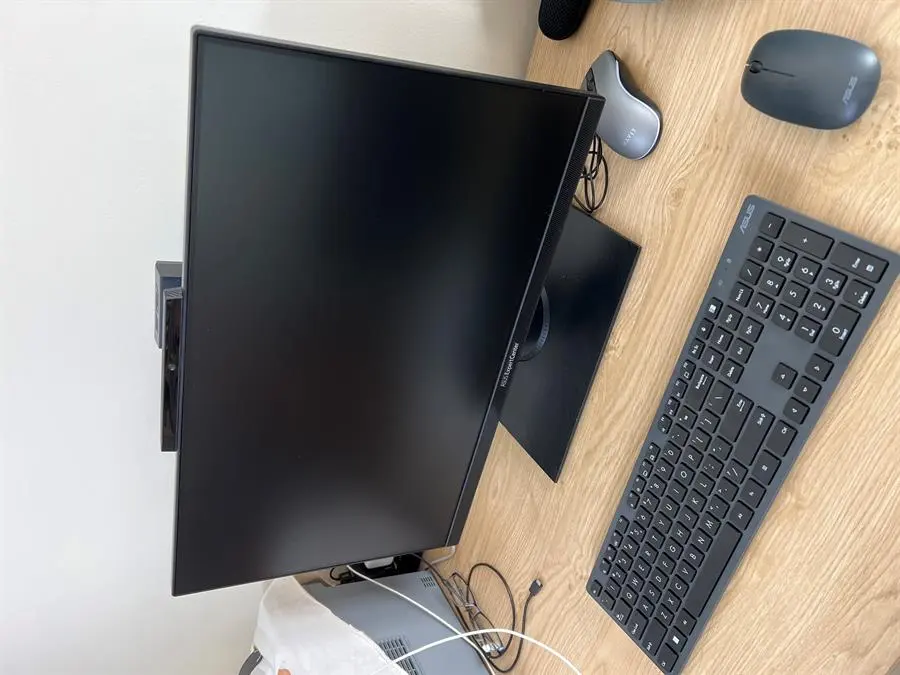 Khách hàng review Asus ExpertCenter AIO E5402WHAT i5 11500B/8GB/512GB/Touch/Bàn phím 1