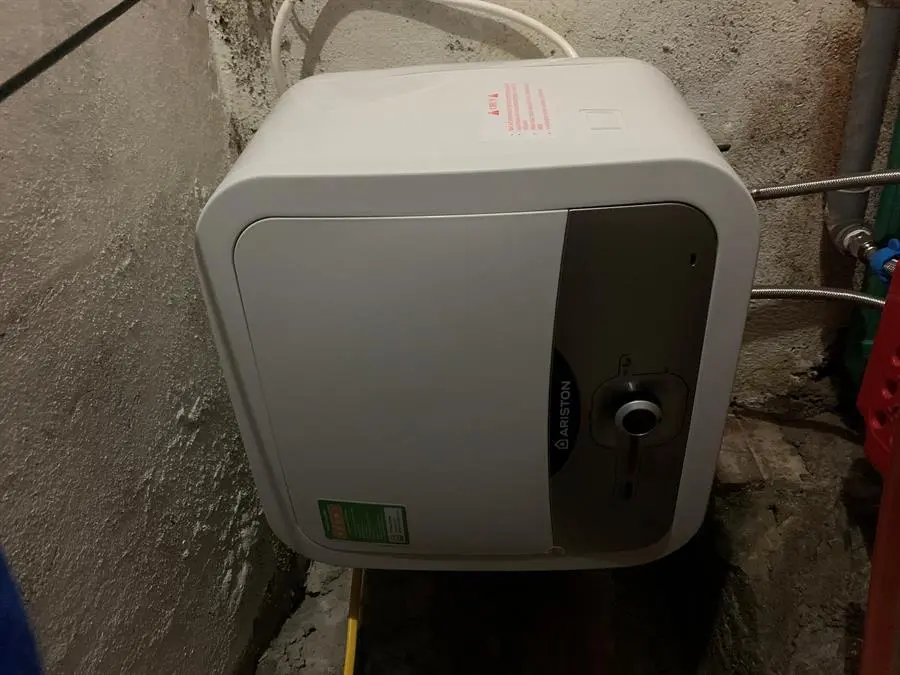 Khách hàng review Máy nước nóng gián tiếp Ariston 15 lít 2500W AN2 15 RS 2.5 FE 6