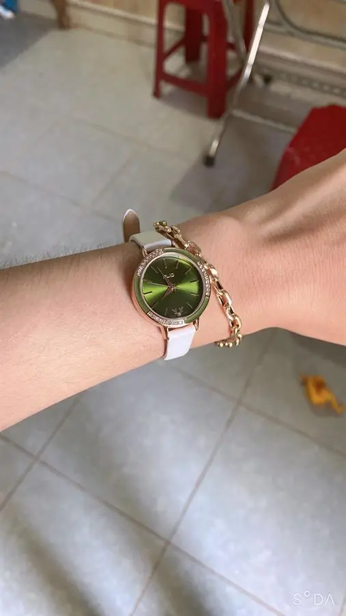 Khách hàng review Đồng hồ ELIO Xmas 28 mm Nữ EL086-04 5