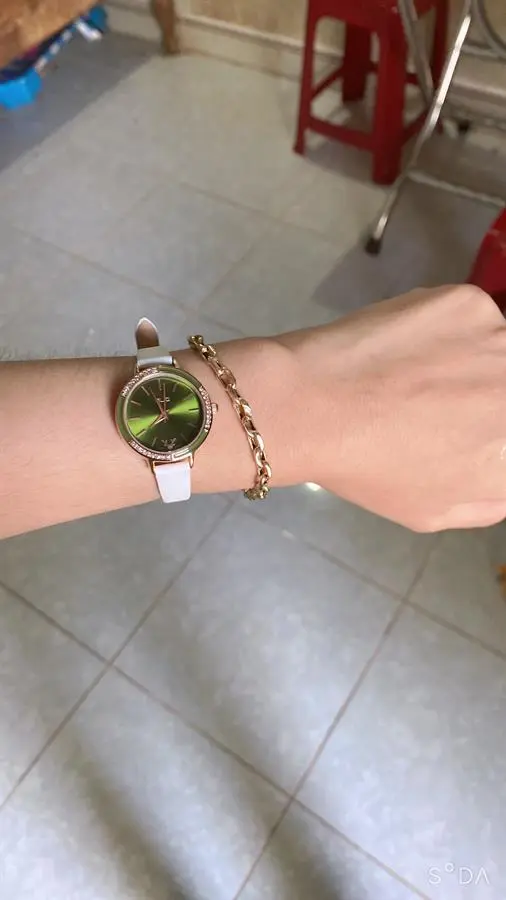 Khách hàng review Đồng hồ ELIO Xmas 28 mm Nữ EL086-04 3
