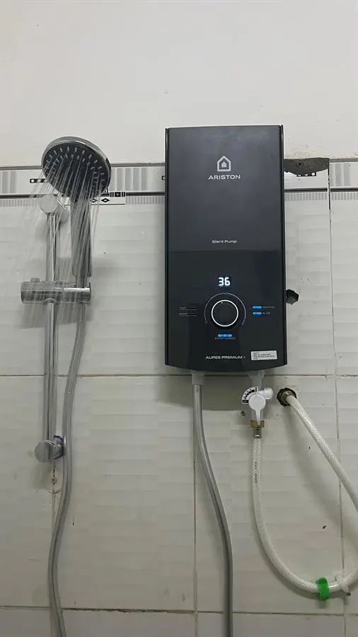 Khách hàng review Máy nước nóng trực tiếp Ariston 4500W AURES PREMIUM  4.5P 16