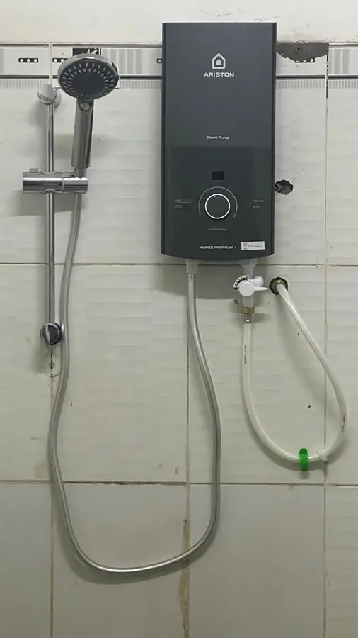 Khách hàng review Máy nước nóng trực tiếp Ariston 4500W AURES PREMIUM  4.5P 15