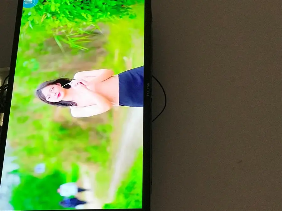 Khách hàng review Tivi FFalcon 32 inch 32F1 11