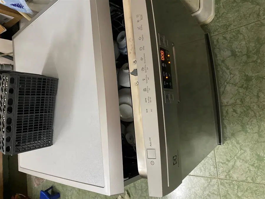 Khách hàng review Máy rửa bát độc lập Electrolux ESF5512LOX 3