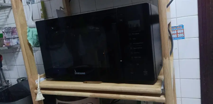 Khách hàng review Lò vi sóng có nướng Samsung MG23T5018CK/SV 23 Lít 2