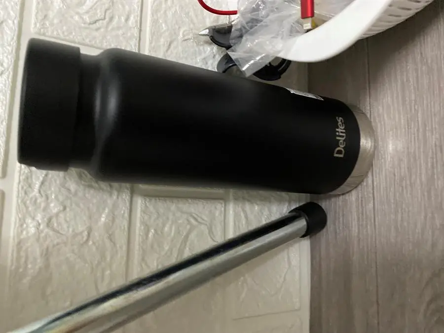 Khách hàng review Bình giữ nhiệt inox 750 ml Delites LOOP-075YGS 3