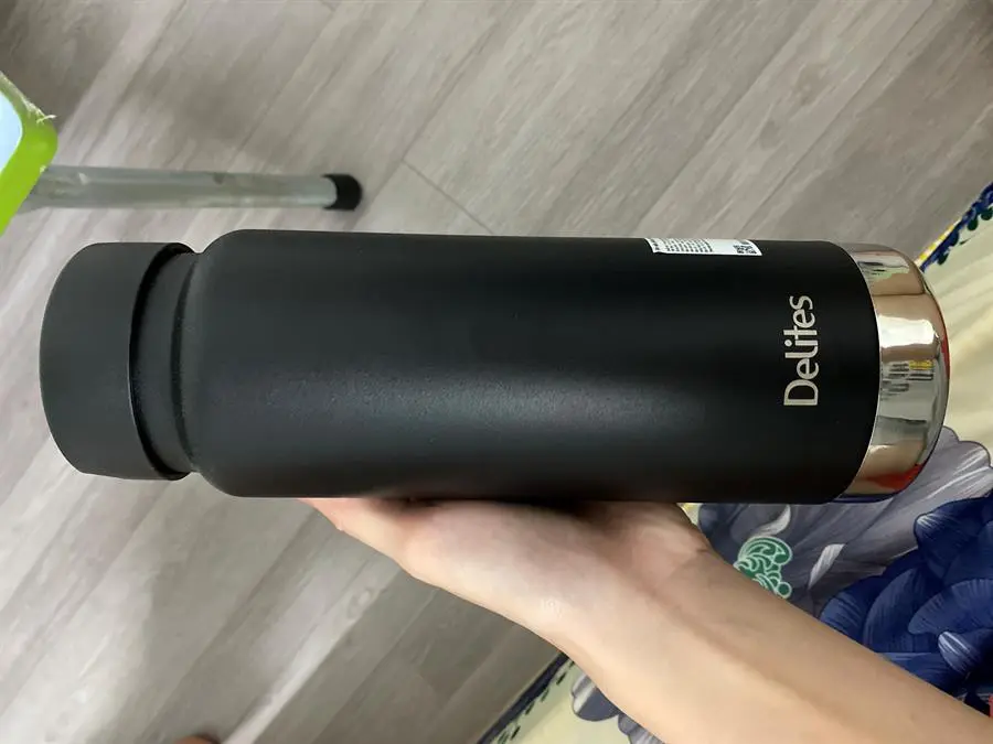 Khách hàng review Bình giữ nhiệt inox 750 ml Delites LOOP-075YGS 5