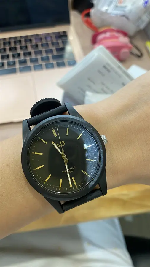 Khách hàng review Đồng hồ Q 8