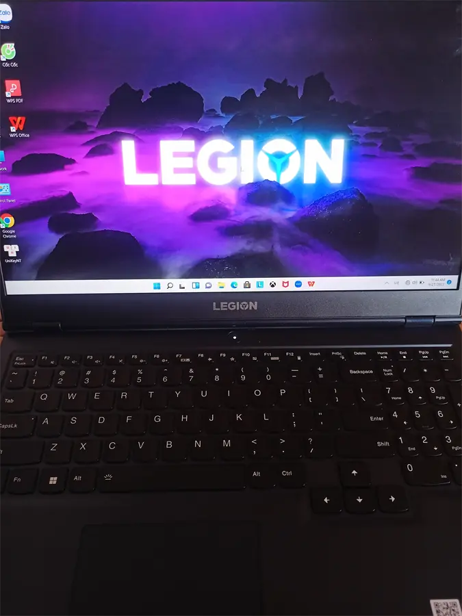 Khách hàng review Laptop Lenovo Gaming Legion 5 15ACH6 R5 5600H/8GB/512GB/4GB RTX3050/165Hz/Win11 (82JW00KLVN) 4